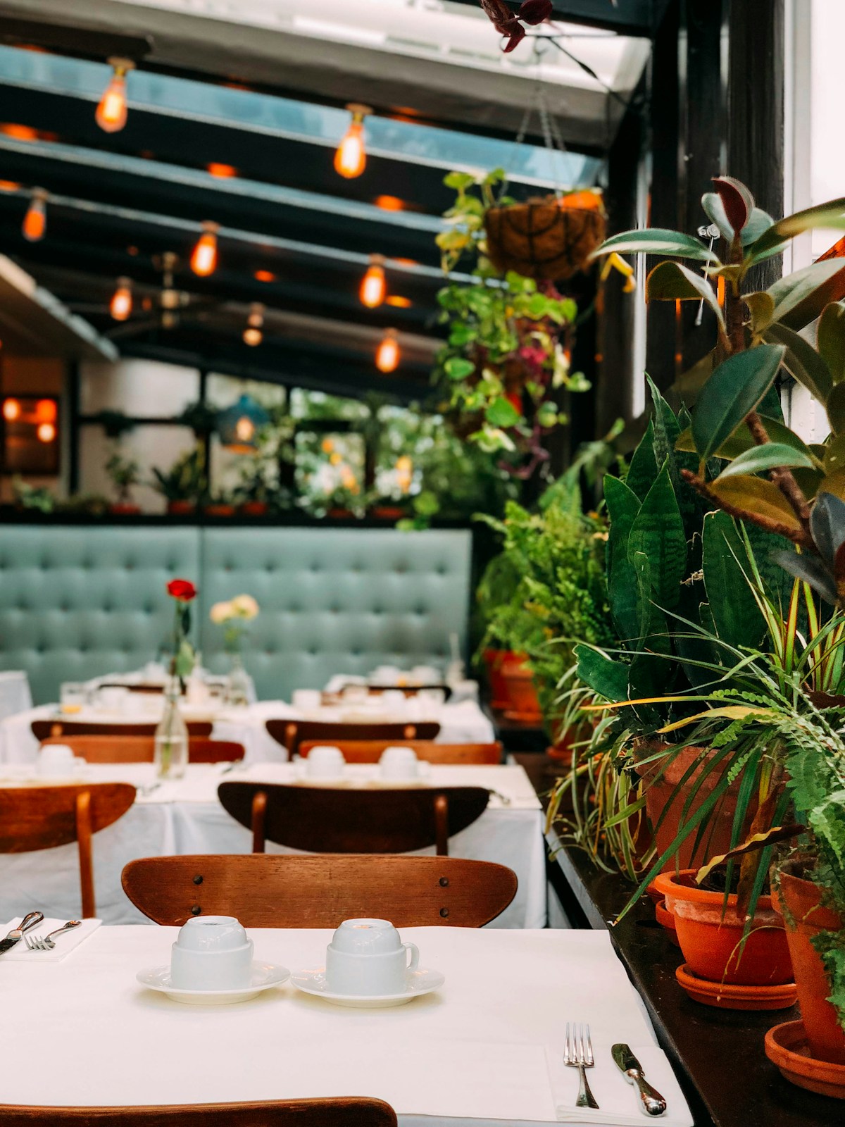 Restaurant booth with tufted banquette seating — commercial upholstery Montreal
